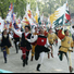 Ein Monat von Feierlichkeiten, Umzuge und Wettkämpfe unter der acht Stadtbezirke, um das wertvolle Sankt Georg Tuch erlangen