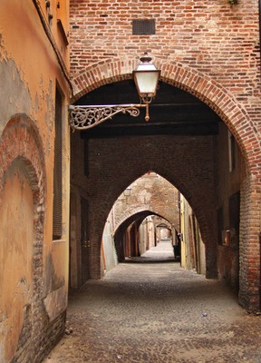 Podguides of Ferrara, the medieval city