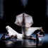 Il Teatro Comunale Claudio Abbado Ferrara porta nei luoghi più belli della città e sul palco il meglio della danza e accende i riflettori sui protagonisti della scena coreutica mondiale. E’ il Festival di Danza Contemporanea “La città che danza” 2025, in programma da settembre a novembre prossimi. Da figure internazionali di spicco come Carolyn Carlson, fino alla Prima assoluta di Avantgarde, la rassegna si conferma crocevia creativo di grande spessore