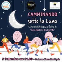 Camminando sotto la luna